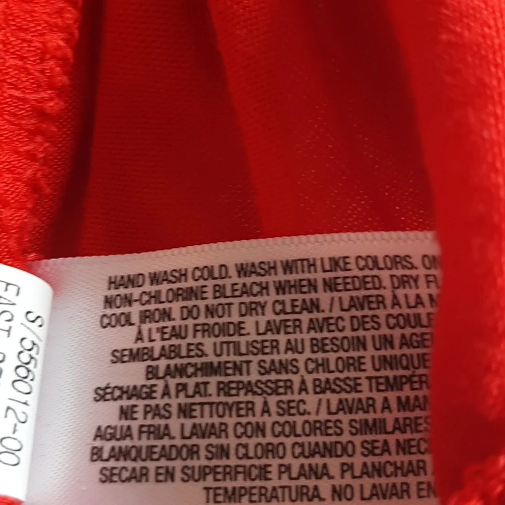 Old Navy t-shirt/tank top. Size Medium.Red - Picture 9 of 11